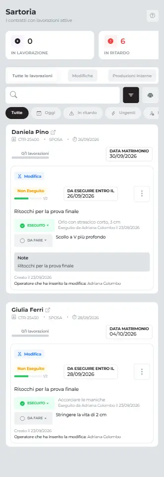 La sartoria sul telefono: i contatori delle lavorazioni in corso e in ritardo, che scorrono di lato, ricerca, filtri e stampa sulla stessa riga, e la prima modifica, non ancora eseguita, con la data entro cui farla e quella del matrimonio.